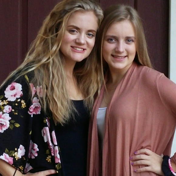 Meet your Posher - Picture 3 of 6